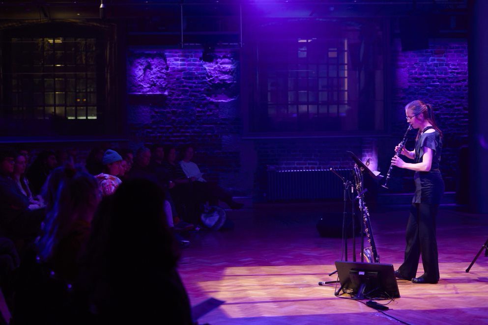 The clarinet and its Odd Harmonics